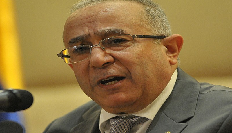 لعمامرة يواسي الدبلوماسيين العائدين من مالي