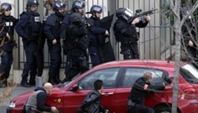 مسلح يحتجز 10 رهائن داخل مصرف غرب تركيا