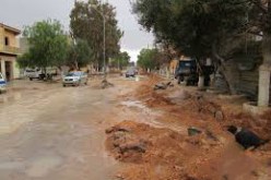 إنتعال البوط و البورسات  لتجاوز الأوحال في بن سكران بتلمسان