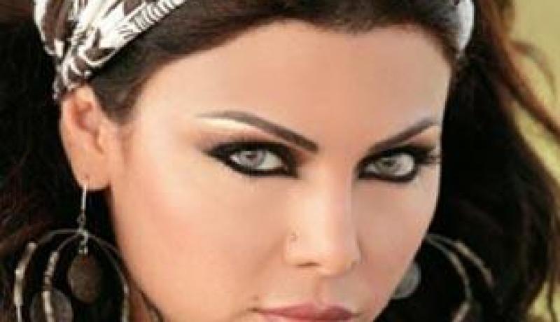 بعد نانسي عجرم هيفاء وهبي تحلم برؤية مصر في المونديال على حساب الجزائر