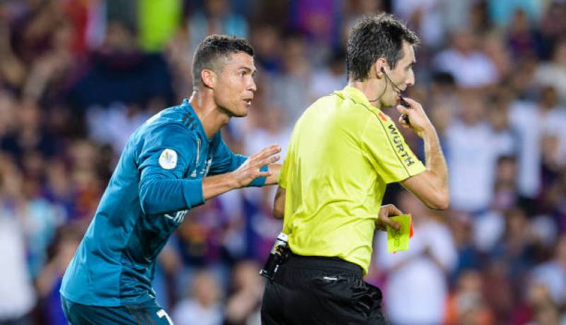 “بالفيديو.. كريستيانو لجماهير برشلونة: “هكذا تفوزون ضد 10 فقط