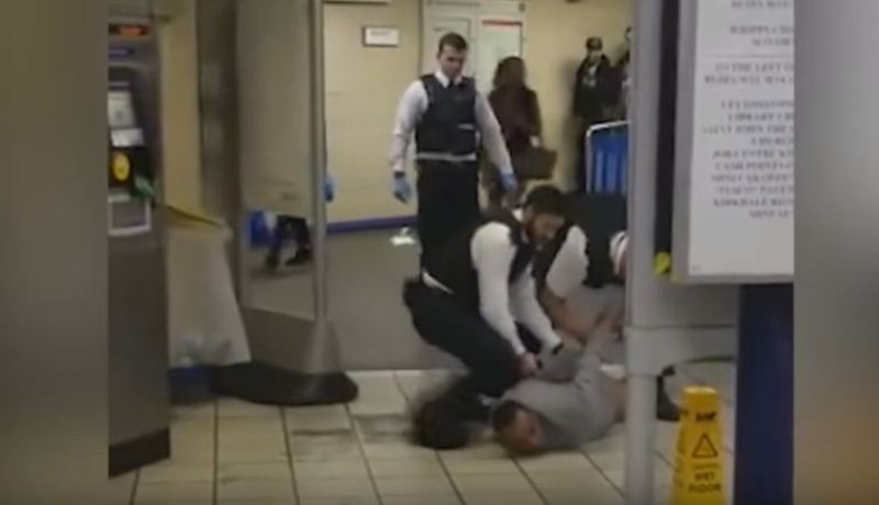 فيديو لحظة إلقاء القبض على منفذ عملية الطعن في مترو الأنفاق بلندن