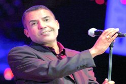 القضاء الفرنسي يدين مامي بتهمة سرقة كلمات أشهر أغانيه