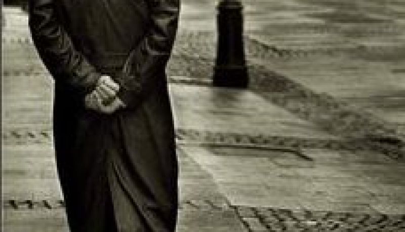 أهلي يرفضون ارتباطي بمن اخترتها زوجة لأنها مطلقة!