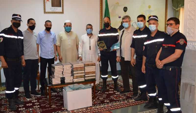 وزارة الشؤون الدينية تُسلم كمامات ومصاحف للوحدة الوطنية للتدريب للحماية المدنية
