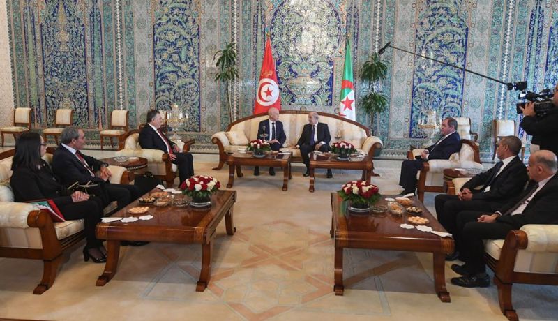 المحادثات بين الرئيس تبون وقيس سعيد تتوسع لأعضاء وفدي البلدين