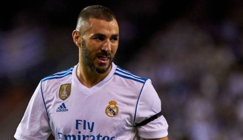 بن زيمة يضيّع 7 أهداف في 3 دقائق !