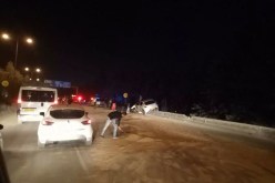 إصطدام عدة سيارات إثر إنحراف شاحنة قمح في الطريق السريع بالعاصمة