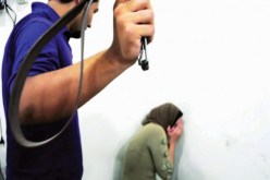 بارون خمور يعذب عشيقته ويجردها من ملابسها ثم ينشر الفيديو على الأنترنت