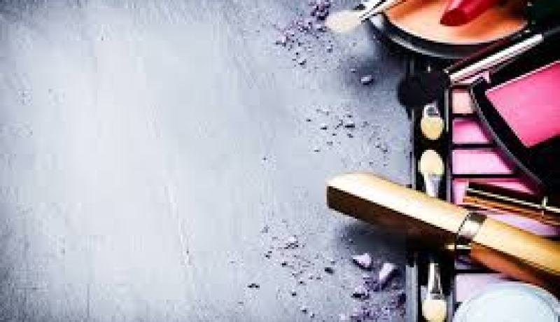 السّاسي يدعو إلى رفع نسبة انتاج مواد التّجميل محلّيا والمنتجون يردّون