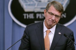 وزير الدفاع الأمريكي يقيل مساعده العسكري