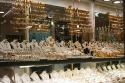 فتاة «منقّبة» ترشّ مجوهراتيا بغاز «كريموجان» لسرقة مصوغات في بسكرة