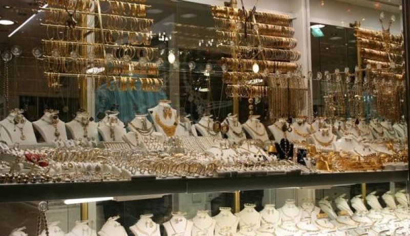 فتاة «منقّبة» ترشّ مجوهراتيا بغاز «كريموجان» لسرقة مصوغات في بسكرة