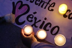 الصور.. وقفة بالشموع في المكسيك تأبينا لضحايا الزلزال