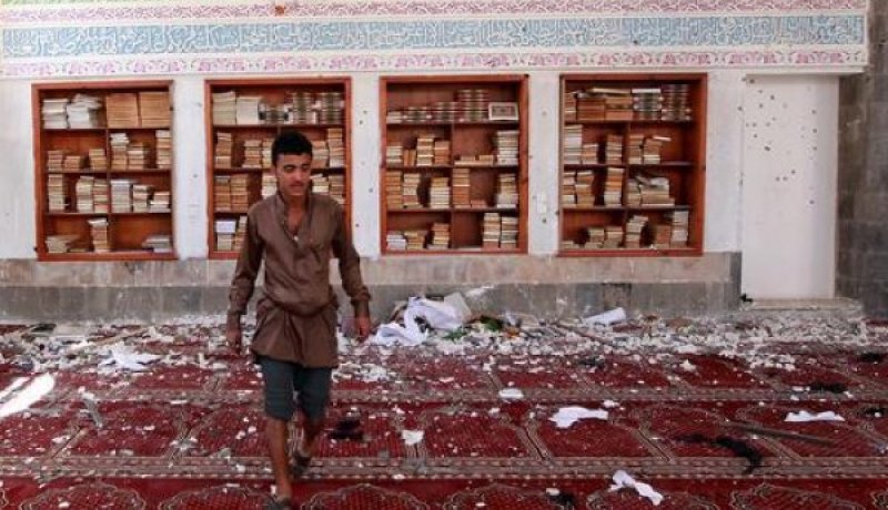 25  قتيلا في تفجيرين انتحاريين بمسجد أثناء صلاة العيد بصنعاء في اليمن