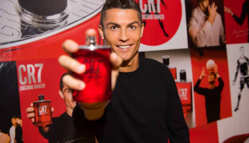 كريستيانو يكشف عن عطره الجديد