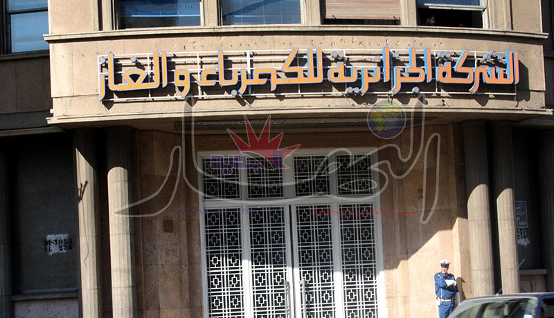 فلاحون يحتجون أمام مقر مؤسسة سونلغاز بالوادي