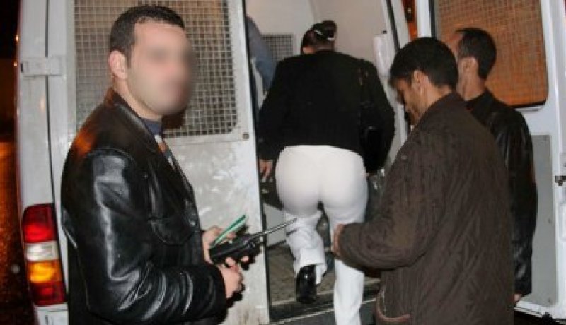 إعتقال 30 امرأة منهن راقصات و''شيخات'' بتهمة ممارسة الدعارة