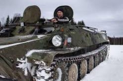 مغرم بالجليد يشتري دبابة روسية ليتزلج بها