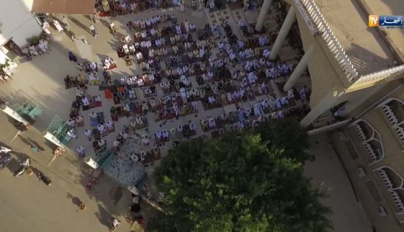 أجواء صلاة العيد .. نظرة من السماء
