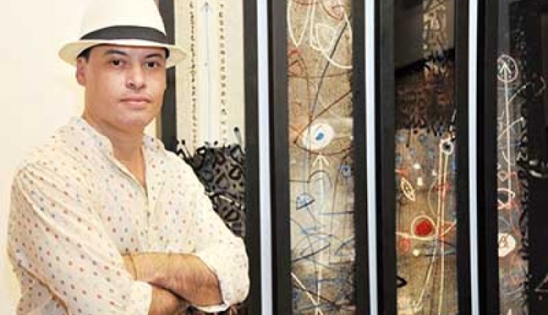 الفنّان التشكيلي حمزة بونوة في صالون الفن العربي المعاصر بقطر