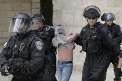 إصابة 5 فلسطينيين برصاصات مطاطية أثناء اقتحام الشرطة الإسرائيلية باحة الحرم القدسي