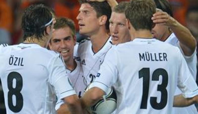 ألمانيا تفوز بثنائية على هولندا و تضمن التأهل