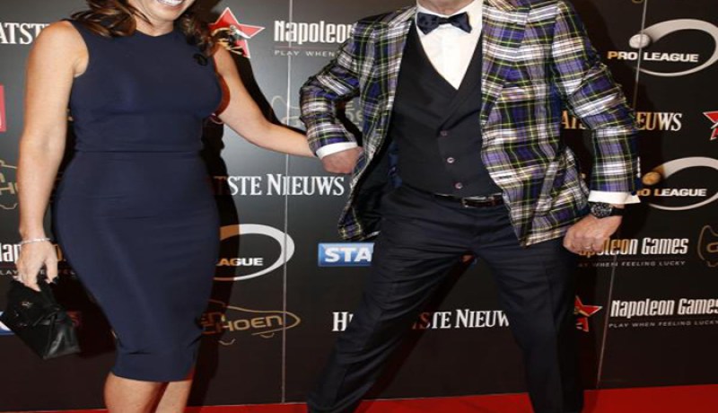 ليكنس يسترضي زوجته