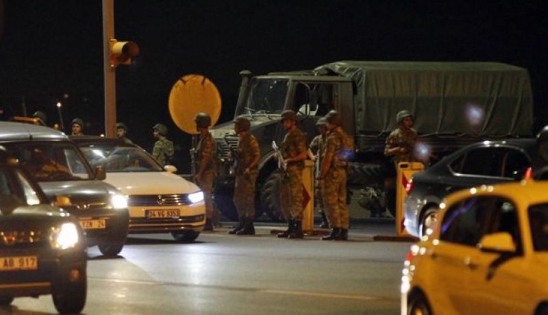 الإفراج عن 32 ضابطا في الجيش التركي تم اعتقالهم عقب محاولة الإنقلاب