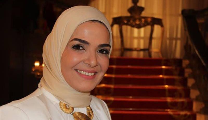 منى عبد الغني تعود إلى الغناء بعد 15 عاما من اعتزالها وارتدائها الحجاب