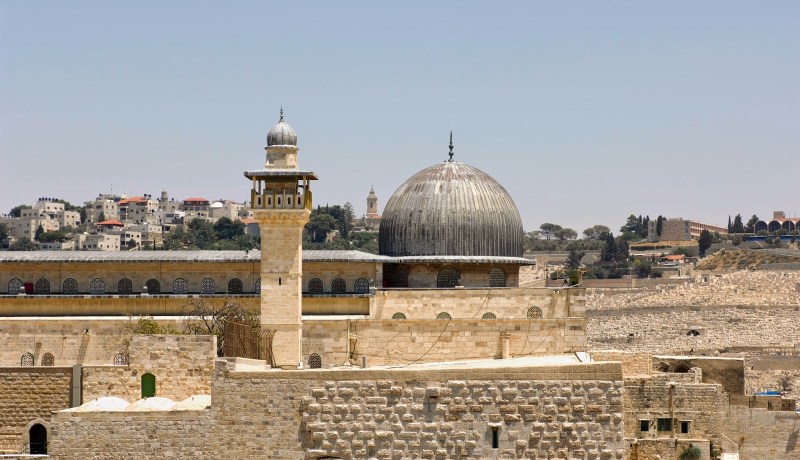 الصهاينة نهبوا سجلات العقار والوقف في الأقصى!