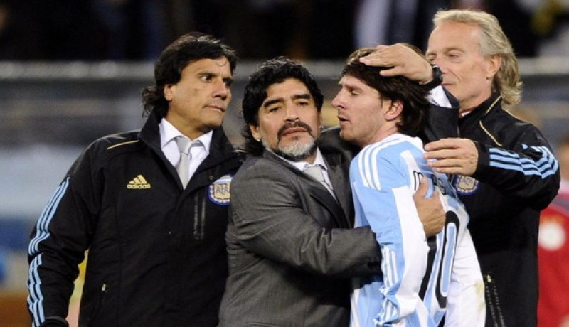 مارادونا والأرجنتيين .. نحن لا شيء بدونك.. لا ترحل ميسي