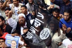 محمد الظواهري بميدان التحرير والشباب يرفع شعار الشعب يريد تطبيق شرع الله