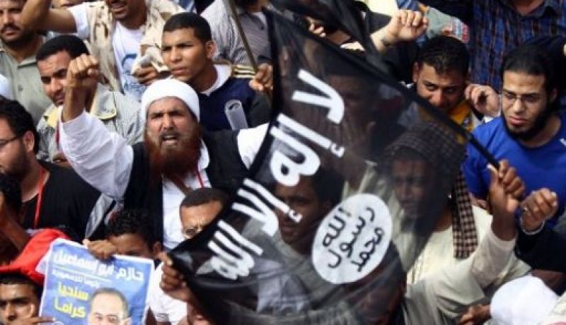 محمد الظواهري بميدان التحرير والشباب يرفع شعار الشعب يريد تطبيق شرع الله