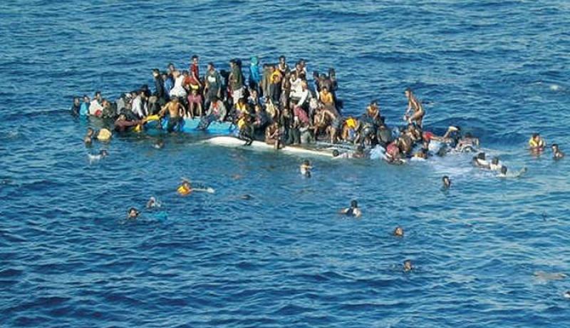 فقدان 60 مهاجرا في غرق قارب بعرض المتوسط