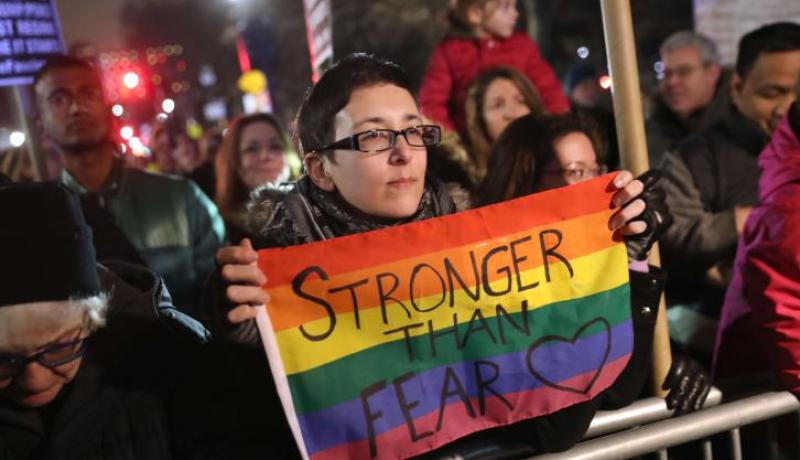 بالفيديو.. معارضون لترامب يحطمون متاجر وسيارات بواشنطن