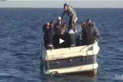 بالفيديو  ايقاف 18 حراق جزائري من بينهم إمراة في إيطاليا