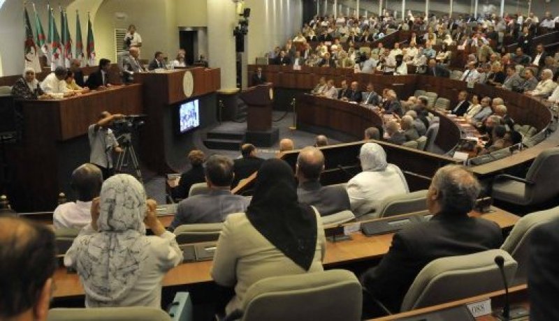 تقليص أجور النواب والوزراء للتقشف