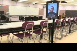 بالفيديو روبوت يرتاد المدرسة بدلا عن طالب بسبب اصابة تعرض لها بولاية بنسلفانيا في امريكا