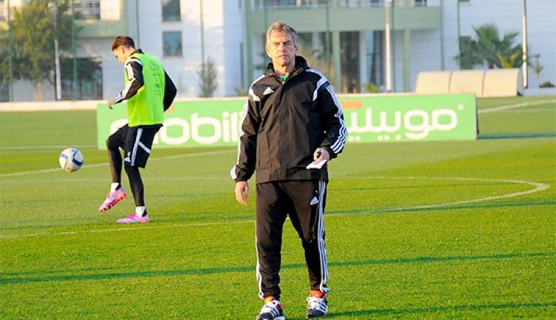 غوركوف يكشف عن قائمة 24 لاعبا للمنتخب الوطني المحلي