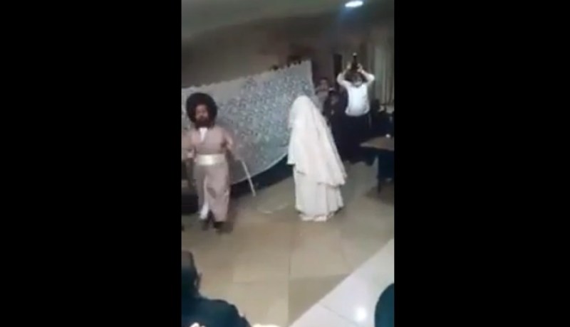 شاهد طقوس غريبة يقوم بها اليهود في أعراسهم