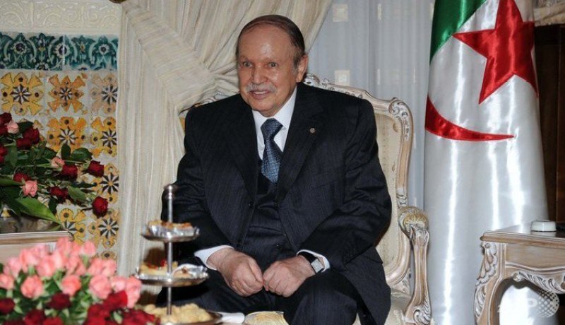 الرئيس بوتفليقة يعود إلى ارض الوطن بعد زيارة قصيرة خاصة الى فرنسا