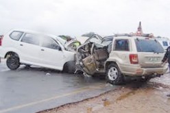 قتيلان وستة جرحى في حادث اصطدام بين سيارتين بالأغواط