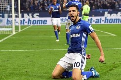 بن طالب يرد على الانتقادات ويقود شالك لفوز كبير برباعية على فولفسبورغ