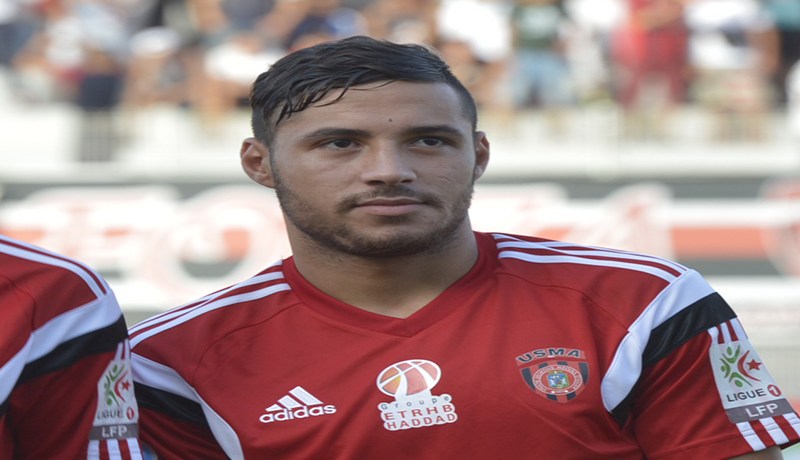 بلايلي ولاعب هال سيتي الإنجليزي