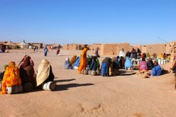 المعوزين بمخيمات الصحراويين يستفدون من طرود غدائية