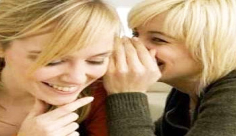 الثرثرة تطيل من عمر النساء