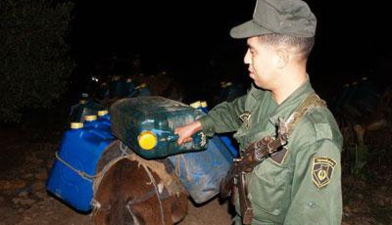 تفكيك شبكة حولت منزلا إلى محطة سرية لبيع الوقود للمغاربة في باب العسة بتلمسان