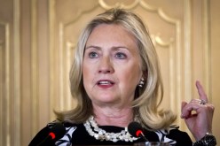 كلينتون تدعو كافة الاطراف في مصر الى حوار شفاف