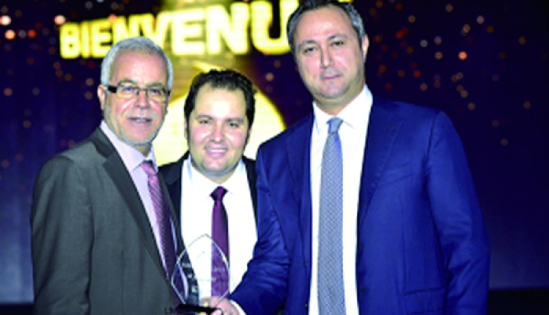 المدير العام لـ Ooredoo يتحصل على جائزة  دزيري الذهبي 2015